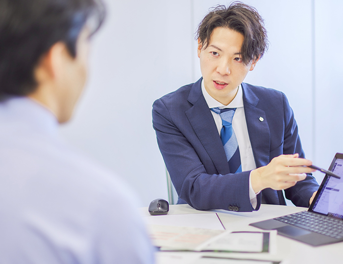 先輩の優れた話術をお手本に<br>苦手だった会話を克服